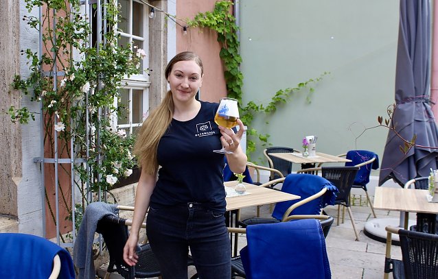 Bild: Schon mal ein PROST, mit den Drei T&uuml;rme Bier bei der Ratswaage, auf alle Besucher und G&auml;ste der Stadt Bad Langensalza zum 211. Brunnenfest
