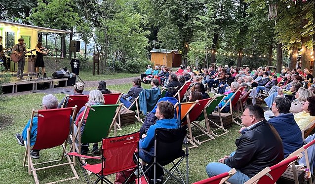 Bild: Sommerlaune herrscht wieder bei feinster, handgemachter Musik im Bad Langensalzaer Arboretum