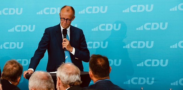 Bild: Friedrich Merz zu Gast beim "Hackepeter bei Peter" in Nordhausen
