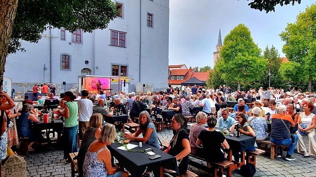 Bild: Wieder Superstimmung gestern Abend auf dem Schlossplatz zum BaLaTon