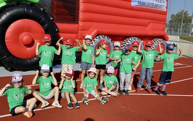 Bild: Die Kinder hatten gro&szlig;en Spa&szlig; bei Sport und Spannung und zeigten unserer Redakteurin ihre Fitness