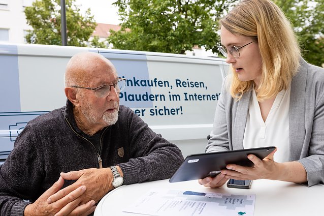 Bild: Digitale Engel helfen Senioren