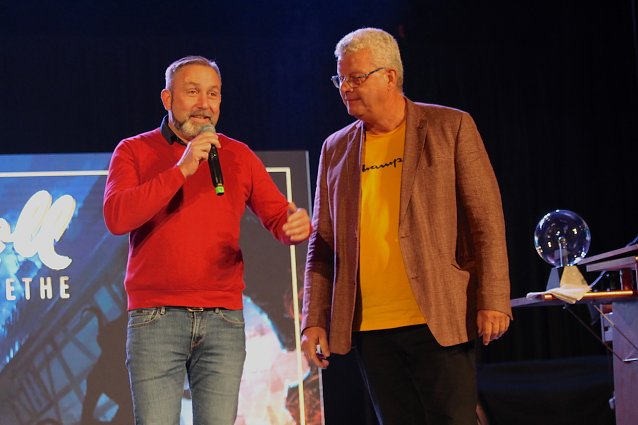 Bild: v-li.n.re. B&uuml;rgermeister von Bad Langensalza Matthias Reinz mit Produzernten der Rockoper Michael Manthey