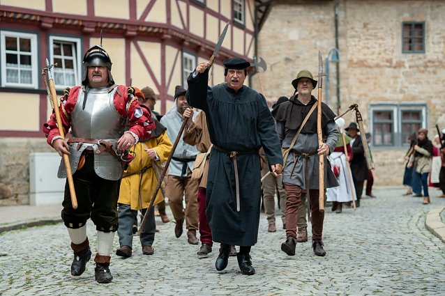 Bild: Bauernzug durch M&uuml;hlhausen