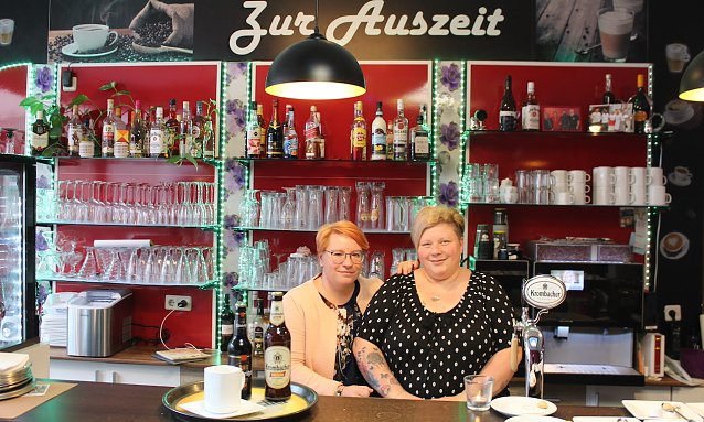 Bild: Stefanie Probul (l.) mit ihrer Mitarbeiterin Katrin Jeckel in der "Auszeit"