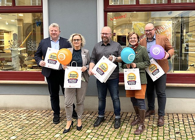 Bild: Christian B&ouml;duel, Peggy Schiller, Martin Braun, Anja Wurschi und Christian K&ouml;nig (v.l.n.r.) freuen sich auf "Heimat shoppen" am 1. Dezember 