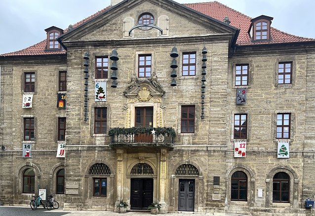 Bild: Im altehrw&uuml;rdigen Rathaus zieht eine neue Kurdirektorin ein