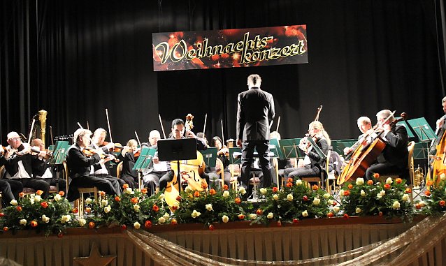 Bild: Markus Huber f&uuml;hrte seine Th&uuml;ringer Philharmoniker gewohnt souver&auml;n durch