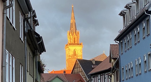 Bild: Bergkirche in der Morgensonne