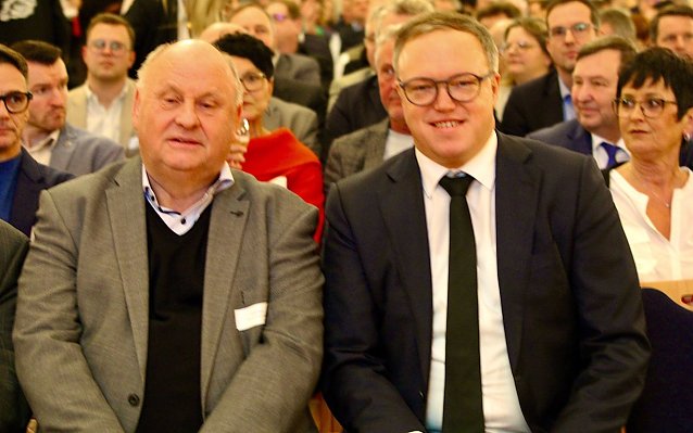 Bild: Einer der Hauptsponsoren des Abends, Helmut Peter, neben dem neuen Th&uuml;ringer Ministerpr&auml;sidenten Mario Voigt 
