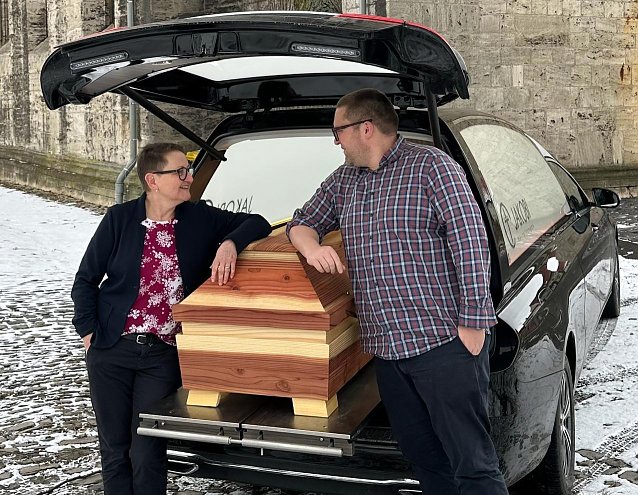 Bild: Heike Strecker und Pfarrer Benjamin Themel