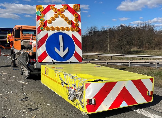 Bild: Ramponierter Schilderwagen