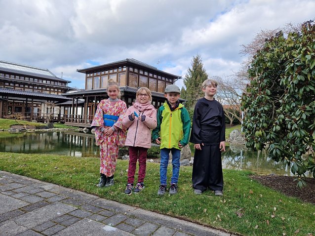 Bild: Die bisherigen und neuen Sakura und Samurai des Japanischen Gartens in Bad Langensalza
