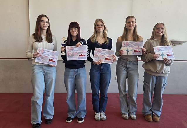Bild: Die Preistr&auml;gerinnen des Fremdsprachenwettbewerbs Nordth&uuml;irngen