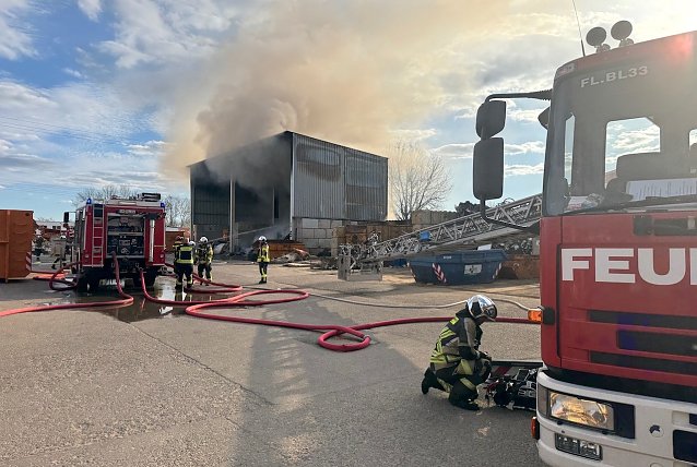 Bild: Brand bei Th&uuml;ringen Recycling in Bad Langensalza gestern Nachmittag