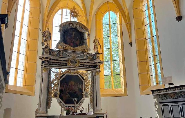 Bild: Neue Fenster in der Kirche