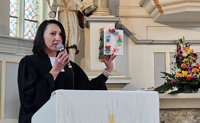 Bild: Pfarrerin Annemarie Sommer in Kirchheilingen