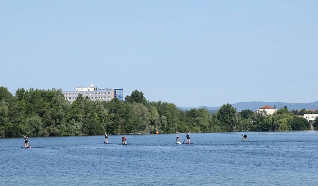 Bild: Bestes Wettkampfwetter hatten heute auch die Stehpaddler auf dem Sundh&auml;user See bei Nordhausen