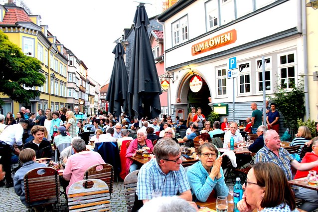 Bild: Voll besetzter Kornmarkt gestern beim BaLaTon