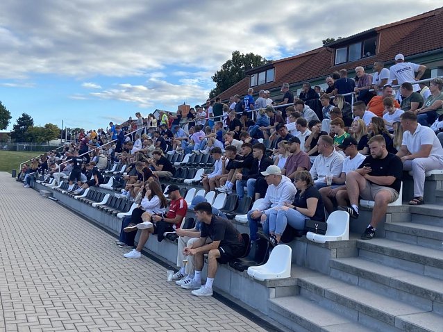 Bild: Volle R&auml;nge im Stadion der Freundschaft beim Nachbarduell
