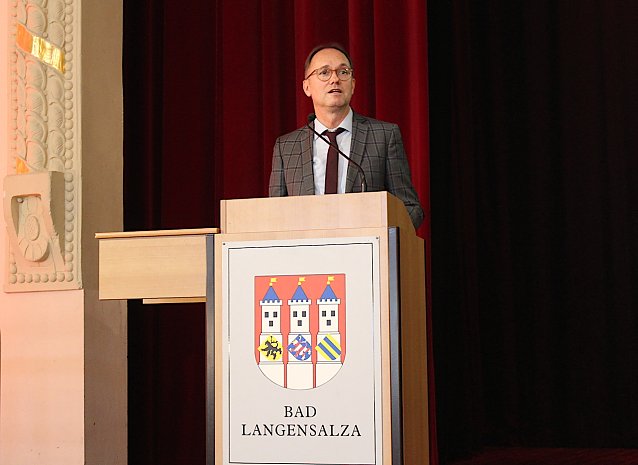Bild: Staatssekret&auml;r Dr. Tobias Knoblich lobte die Kurstadt als vorbildlich