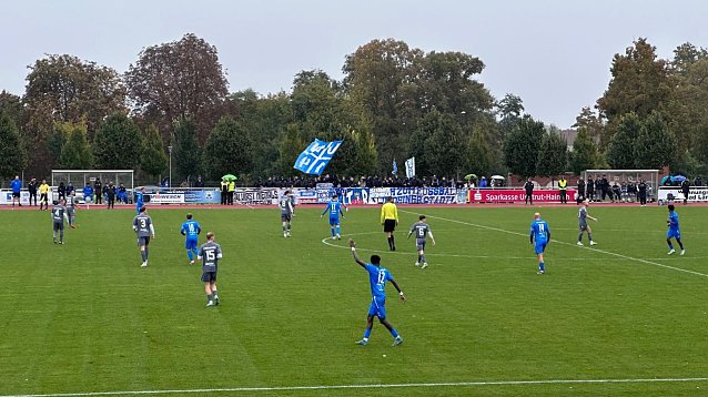 Bild: Die Wacker Fans sangen unerm&uuml;dlich - gen&uuml;tzt hat es nichts. Nordhausen verliert 0:2 in Bad Langensalza 