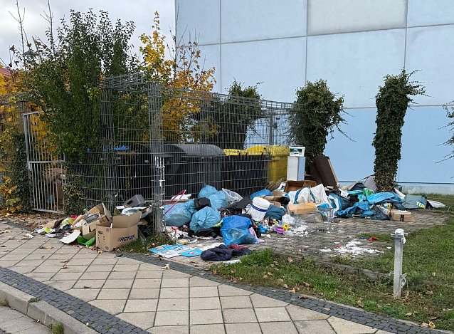 Bild: So sah es am "blauen Block" in der Gutenbergstra&szlig;e bis heute Morgen aus