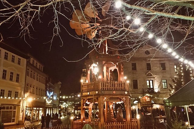 Bild: Weihnachtspyramide am Rathaus