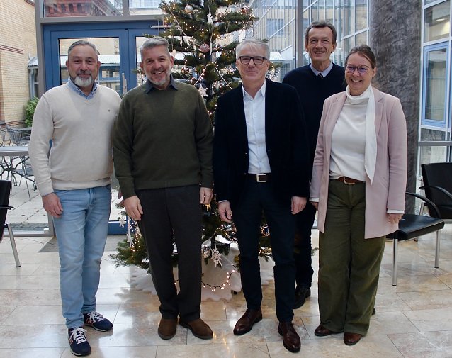 Bild: v.li.n.re. Matthias Reinz (B&uuml;rgermeister von Bad Langensalza); Thomas Ahke (Landrat Unstrut-Hainich-Kreis); Jens Kopp (Gesch&auml;ftsf&uuml;hrer Hufeland Klinikum M&uuml;hlhausen); Johannes W&ouml;lfer (&auml;rztlicher Direktor; Nicolle Scheffel (Pflegedirektorin)