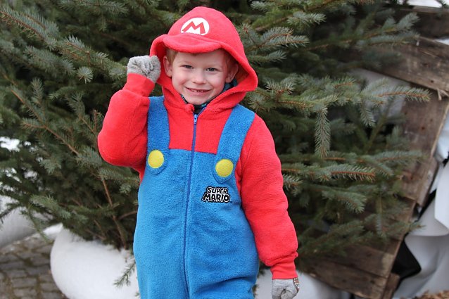 Bild: Der kleine Dario an der Eisbahn im Schl&ouml;sschenpark in Bad Langensalza