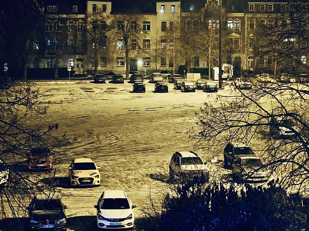 Bild: Ein gefrorener Platz in Nordhausen bei Nacht