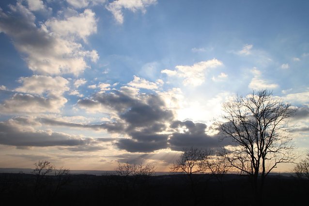 Bild: Sonnenschein &uuml;ber winterlicher Landschaft