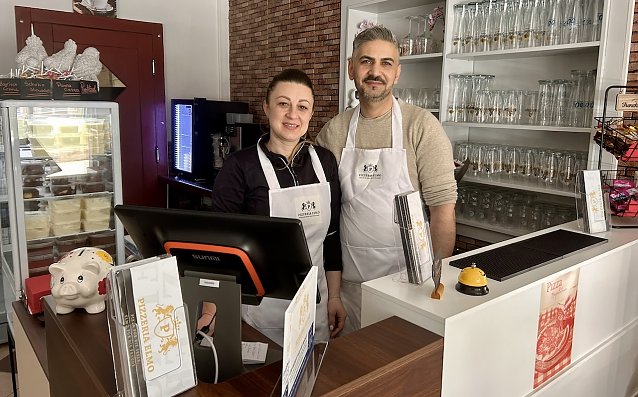 Bild: Frau und Mann in hin der einer Bar