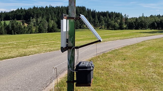 Bild: Moderne Weidehaltung. Solarenergie f&uuml;r den Weidezaun