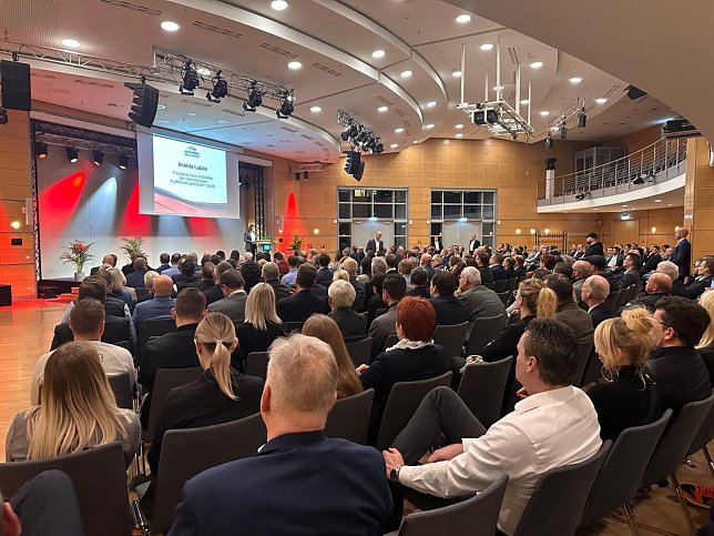 Bild: Er&ouml;ffnung der diesj&auml;hrigen Automobilmesse in Erfurt