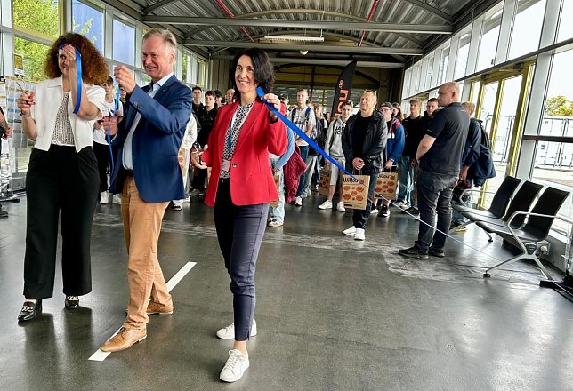 Bild: Irena Michel (Agentur f&uuml;r Arbeit), Stefan Lobenstein (Pr&auml;sident Handwerkskammer) und Dr. Cornelia Haase-Lerch (IHK) er&ouml;ffneten am Vormittag die Messe