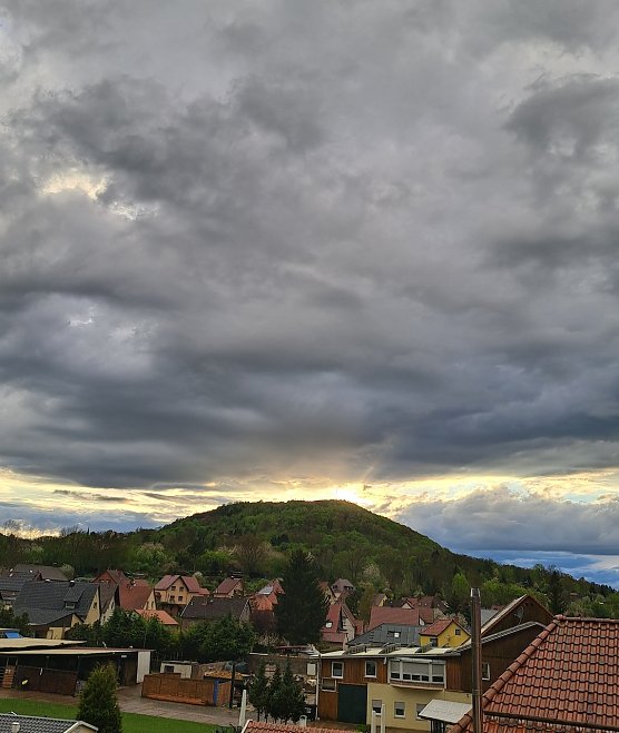 Bild: Beeindruckende Wolken auf dem Frauenberg in Sondershausen