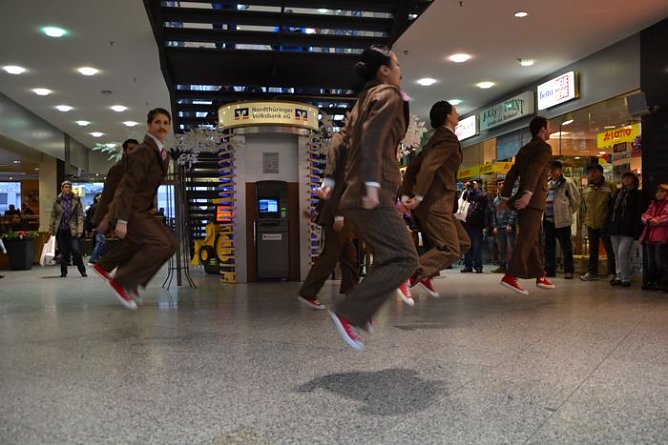 Tanzen beim Shoppen (Foto: Nico Hofsommer) Tanzen beim Shoppen (Foto: Nico Hofsommer)