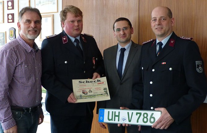 1.000 Euro &uuml;bergeben (Foto: K. Freitag)