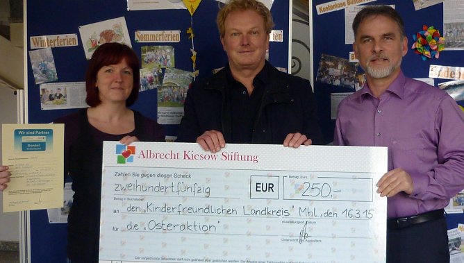 Geld f&uuml;r die "Osteraktion" (Foto: Pressestelle UHK)