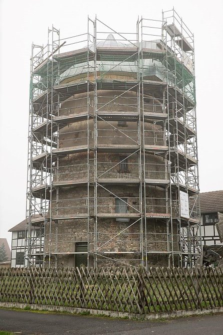 Die einger&uuml;stete Windm&uuml;hle in Schlotheim. (Foto: Landratsamt)