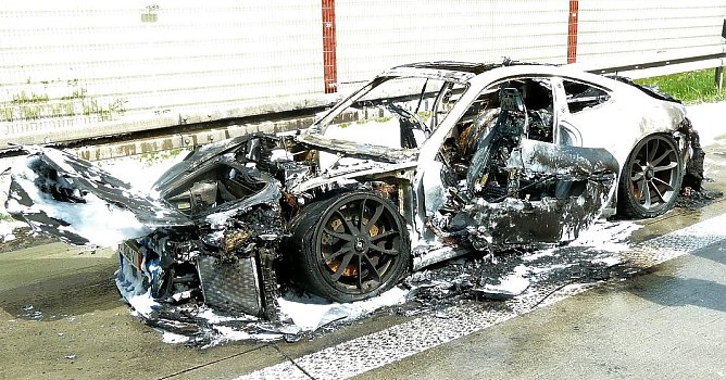 In Flammen... (Foto: API)