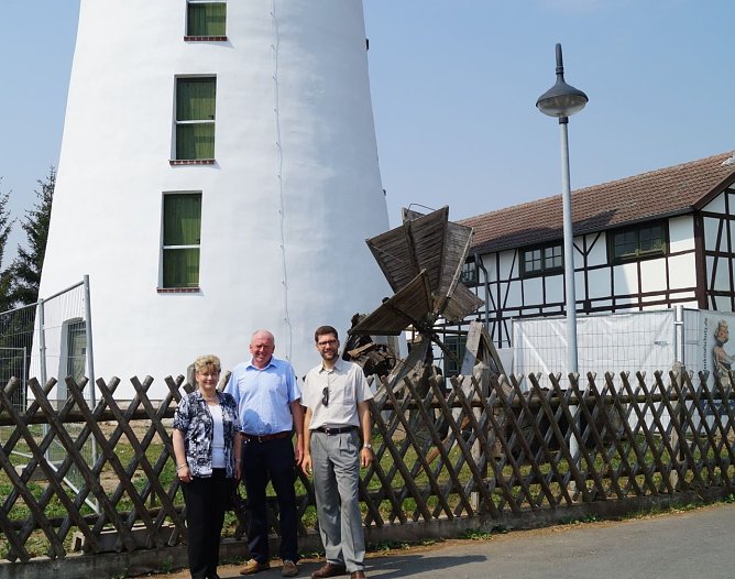 Annette Lehmann begleitete den Bundestagsabgeordneten Christian Hirte auf seiner Sommertour auch zur Schlotheimer M&uuml;hle.  (Foto: Foto: rv)