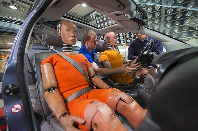 Angeschnallt ist's sicherer (Foto: ADAC) Angeschnallt ist's sicherer (Foto: ADAC)