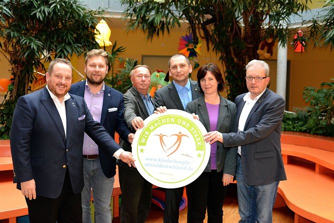 v.l.n.r.: Der neue gew&auml;hlte Vorstand des Kinderhospiz Mitteldeutschland Nordhausen e.V. : Lutz Frischmann, Stephan Masch, Dr. Hans-Peter Ehrentraut-Daut, Gert Bufe, Marion Werner und Klaus-Dieter Heber.  (Foto: Foto: Emanuel Cron)