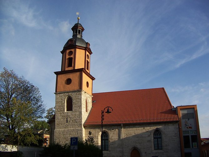 Viele Sehensw&uuml;rdigkeiten der Stadt, wie hier die Kilianikirche, k&ouml;nnen die G&auml;stef&uuml;hrer den Besuchern zeigen. (Foto: Foto: Mix)