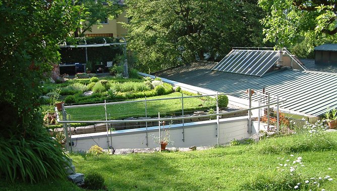 Bl&uuml;hende Landschaften, wo einst nur ein Dach war: Auch die Dachbegr&uuml;nung bereitet das Dachdeckerhandwerk vor. (Foto: HF.Redaktion)