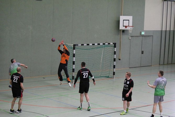 Handball: Es reichte nicht f&uuml;r Einheit (Foto: Karl-Heinz Herrmann)