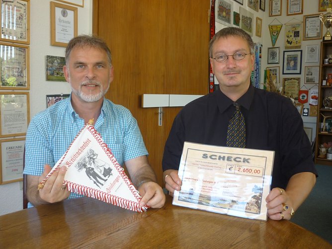 Landrat Harald Zanker und Thomas M&uuml;hr vom Faulunger Heimatverein hoffen auf zahlreiche G&auml;ste zum 21. Kreistrachtenfest. (Foto: Pressestelle Landratsamt Unstrut-Hainich Kreis)
