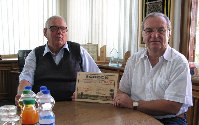 200 Euro erhalten (Foto: Pressestelle UHK)